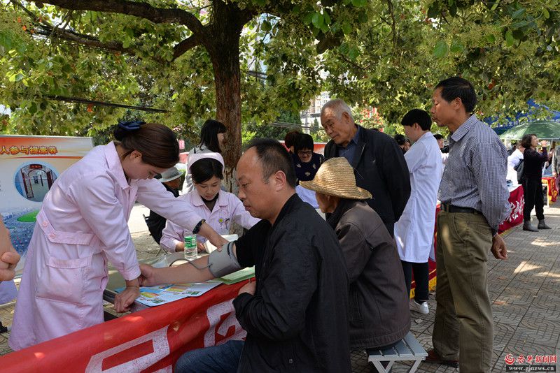 城固县开展第30个爱国卫生月宣传活动
