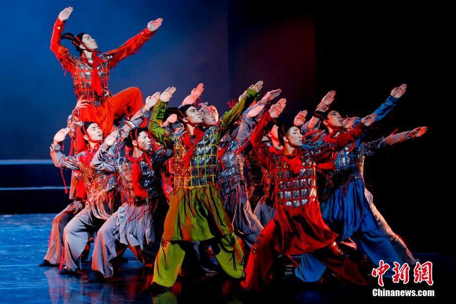 北京舞蹈学院《秦王点兵》。
