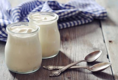 喝酸奶可补充肠道益生菌