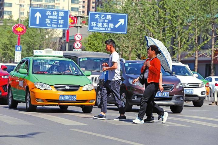 車讓人”讓出溫情 “人守規(guī)”守住文明——西安市文明交通“車讓人”主題實踐活動開展一周年效果顯現(xiàn)