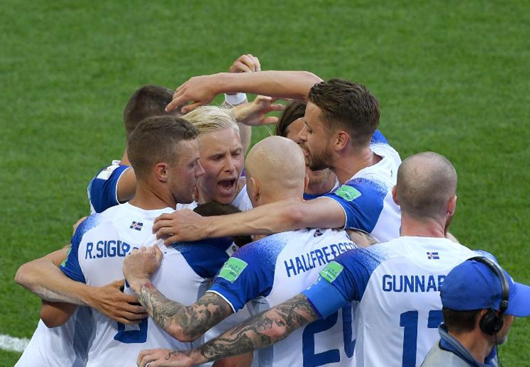 冰岛在世界杯历史上首个积分，献给国内33万人