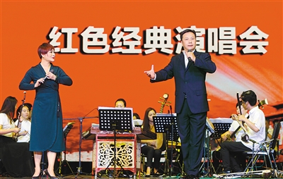 百余秦腔艺术家同台献艺 唱响红色经典