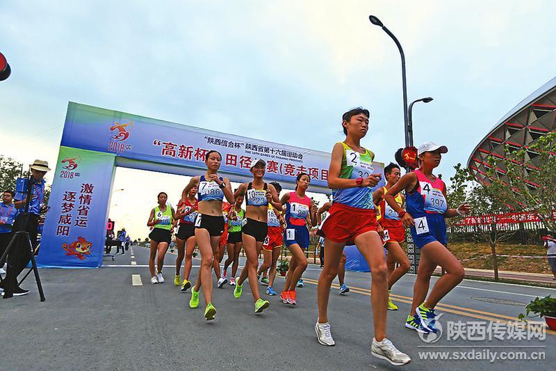 8月17日，省十六运会田径比赛（竞走项目）在咸阳奥体中心体育场举行。 记者 张辰摄