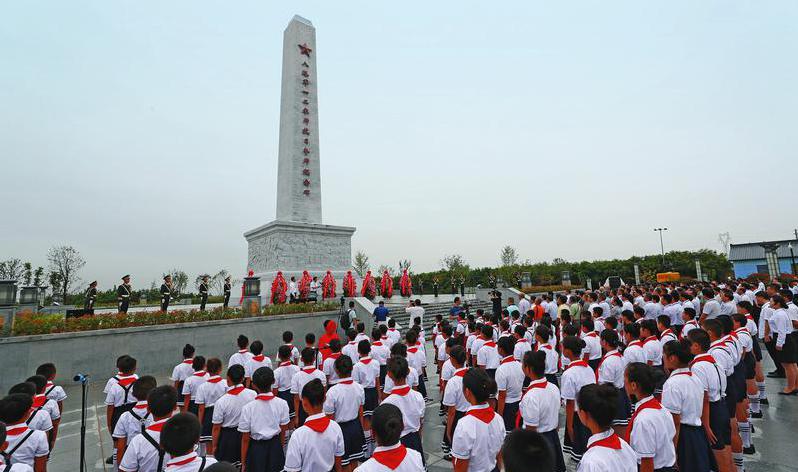 八路軍120師抗日誓師紀(jì)念碑落成儀式在渭南舉行