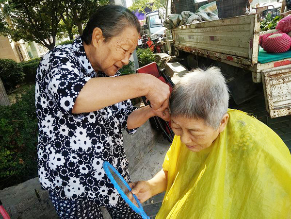 西安有個(gè)81歲高齡理發(fā)師