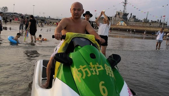 咸陽男子日照游玩遇2青年海中遇險 救人時陷困境終脫險