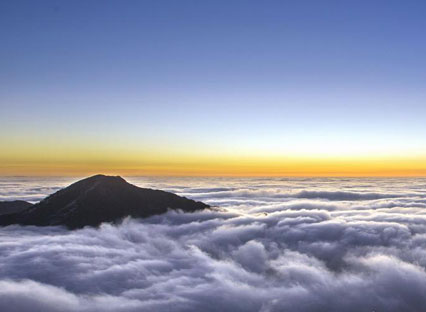 "南粤小华山"出现云海美景