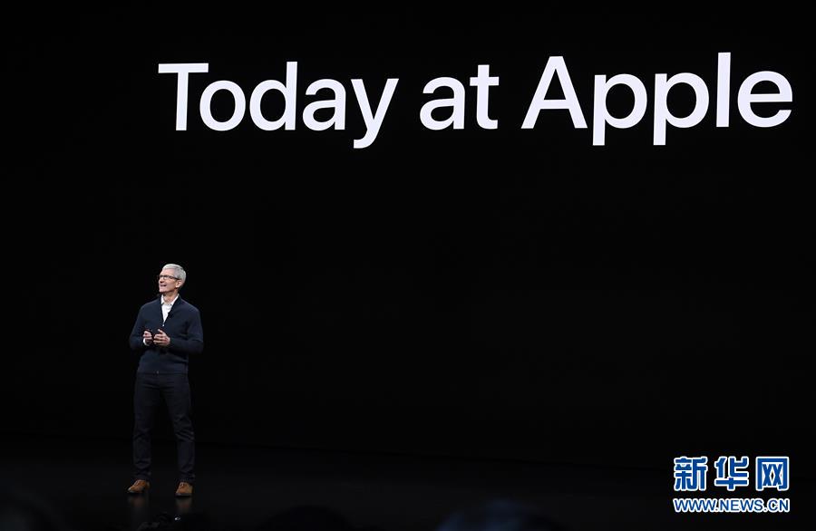 10月30日，在美国纽约，苹果公司首席执行官蒂姆·库克出席新品发布会。新华社发