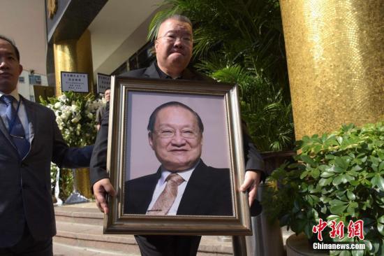 金庸舉殯 遺體送至香港寶蓮禪寺火化