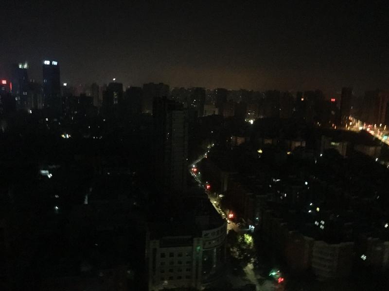西安錦業(yè)一路發(fā)生電纜故障導(dǎo)致周邊停電 正在不間斷搶修