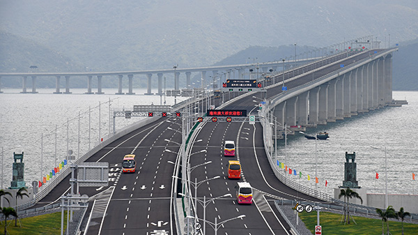 港珠澳大橋通車首月大橋澳門口岸出入境逾80萬人次