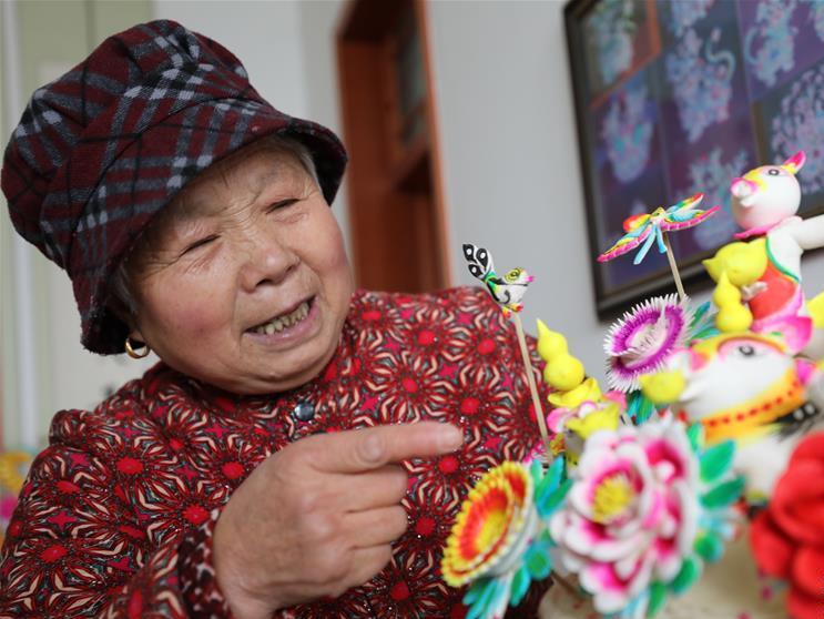 趕制面花迎春節(jié)