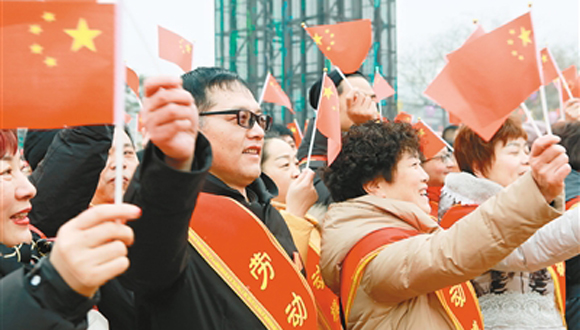 品小吃 點(diǎn)宮燈 猜燈謎……西安市千名勞模賞燈會(huì)