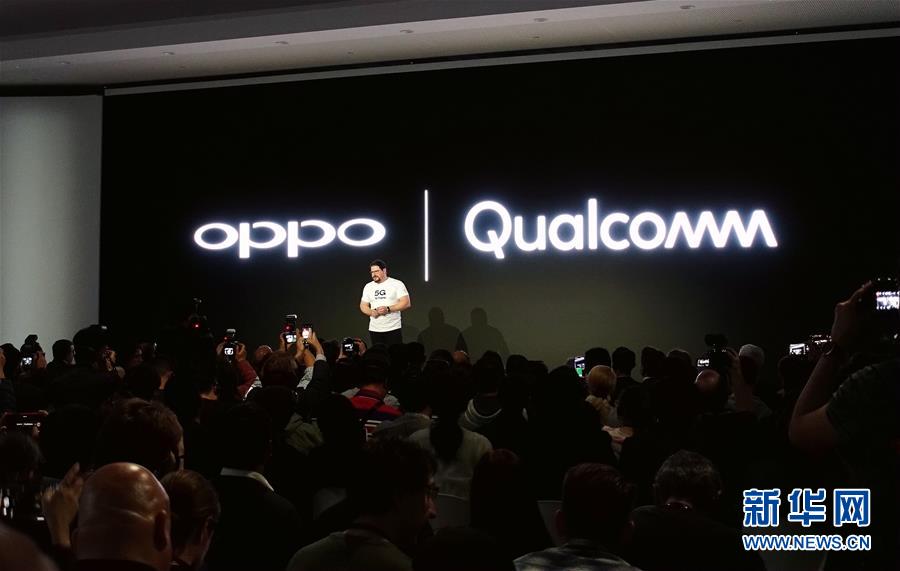 　2月23日，在西班牙巴塞罗那，美国高通公司总裁克里斯蒂亚诺·阿蒙在中国手机品牌OPPO举办的2019创新大会上发表演讲。 新华社记者郭求达摄