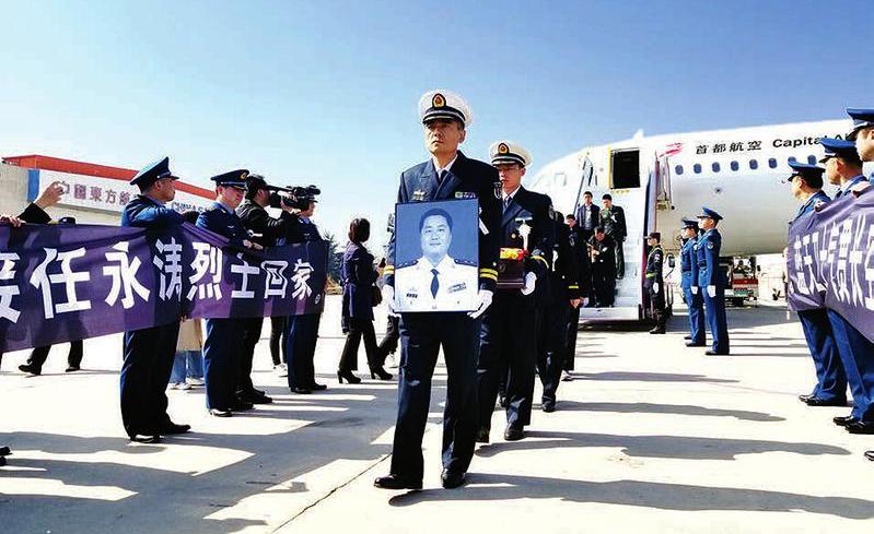 英雄魂歸故里|海軍烈士任永濤骨灰被送歸陜西