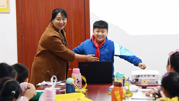 西安：社區(qū)“四點半課堂”解民憂