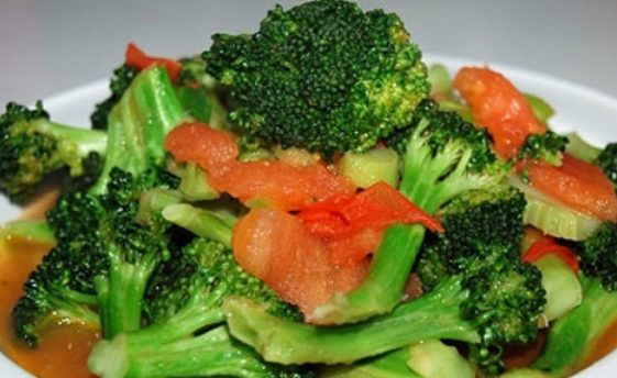 三种蔬菜男人最该吃：西兰花、番茄、菠菜