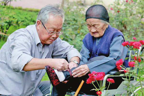 師大老教授用相機(jī)傳播孝文化