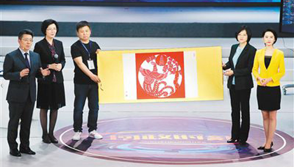 今年第二期《問政時(shí)刻》聚焦未央?yún)^(qū)、長(zhǎng)安區(qū)營(yíng)商環(huán)境 市民送上剪紙作品 希望栽好梧桐樹引得鳳凰來