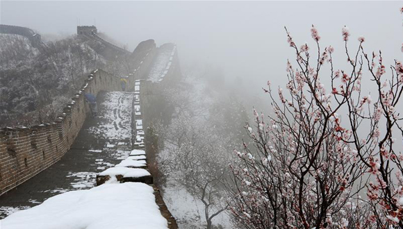 長城春雪美如畫
