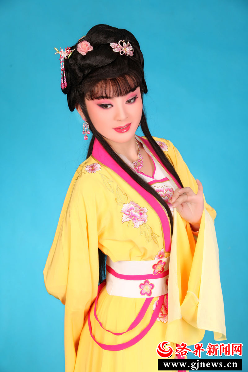 《珍珠塔》李迎饰演陈翠娥(资料图片) 《珍珠塔》李迎饰演陈翠娥(资料图片)