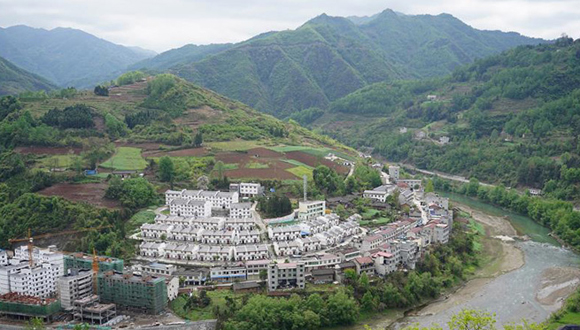 電商扶貧 讓陜西山區(qū)農(nóng)業(yè)擁抱“藍?！?/> </a> </div>
                <div   id=