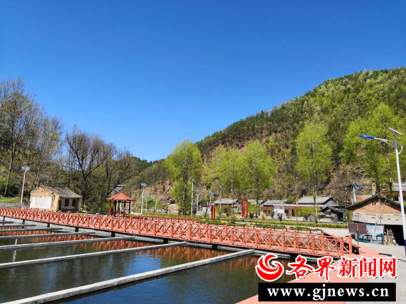 建兴村昔日的烂泥塘经过整治后,如今已成为村民休闲的好去处。 建兴村昔日的烂泥塘经过整治后,如今已成为村民休闲的好去处。