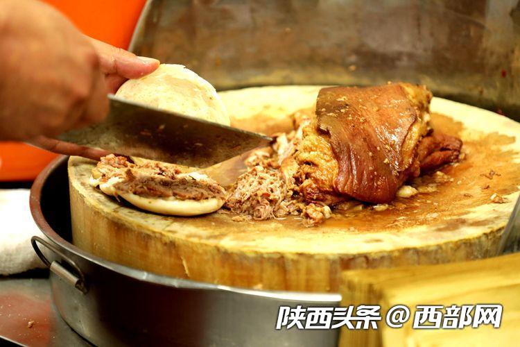舌尖上的丝博会丨“肉夹馍”“甑糕”“油泼面”等陕西美食受游客好评
