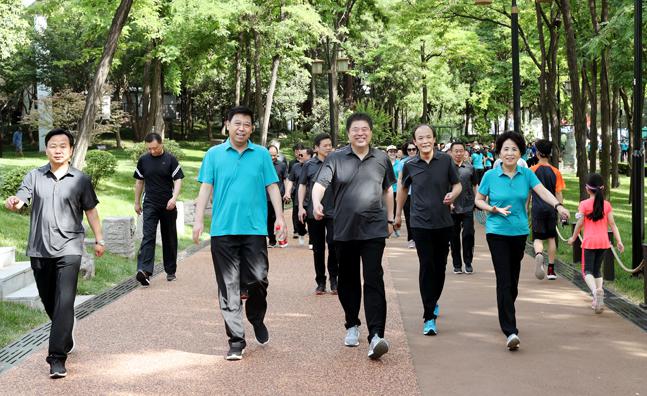 全民健步走 走出新活力——省政協(xié)機(jī)關(guān)舉行全民健步走活動(dòng)側(cè)記