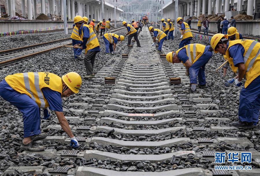 （经济）（1）汉十高铁完成铺轨