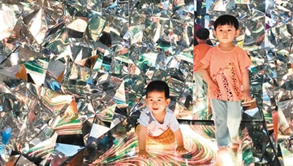 这里的魔幻空间让人赞叹 梵高星空艺术馆等你打卡