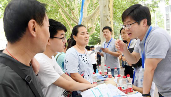 西安：高校招生咨询忙