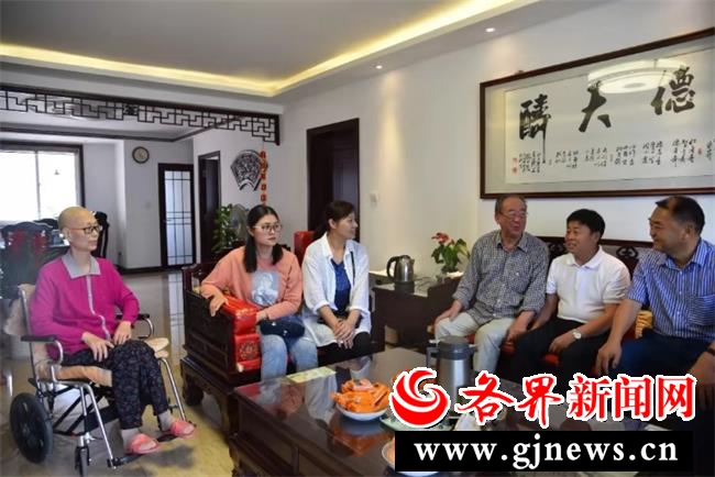 咸阳市委老干部局看望市政协退休老干部