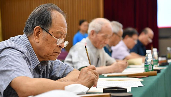 高考录取时 笔墨传佳音