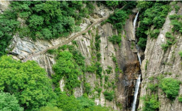 生珠瀑布翻坳响 走进秦岭太平峪