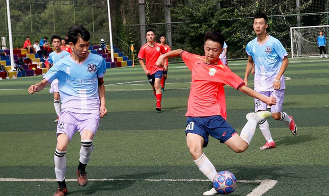 西安14名高中生自办业余足球赛 为帮患病的好友完成心愿