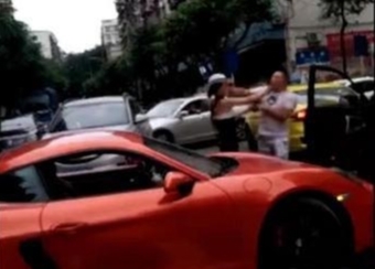 重慶警方將成立調(diào)查組 徹查保時(shí)捷女車主交通違法及相關(guān)情況