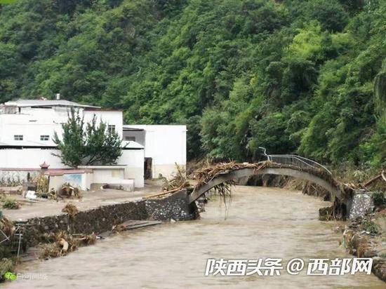 强降雨致白河县3人失联1人死亡 紧急转移6000余群众