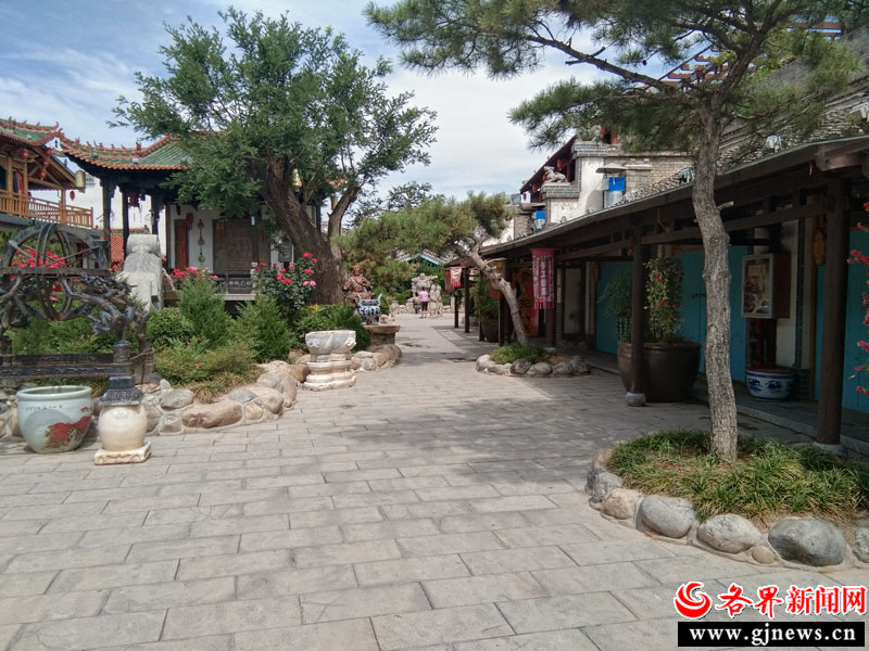 　七月一日，蒲城重泉古镇内几乎没有游客，目前最少有三分之一商户关门。