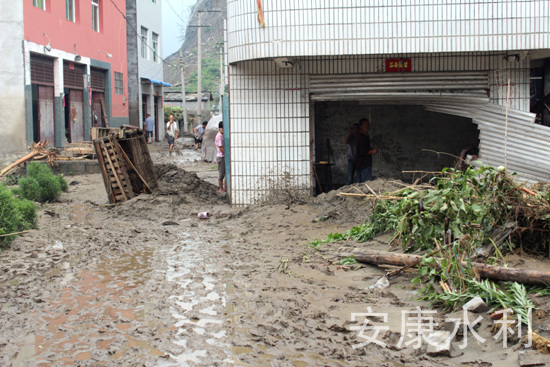 安康白河：强降雨引发山洪致3人死亡4人失联