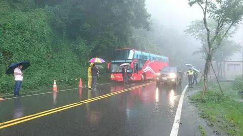 一西安游客团在台湾遭遇车祸，事故致11人受伤