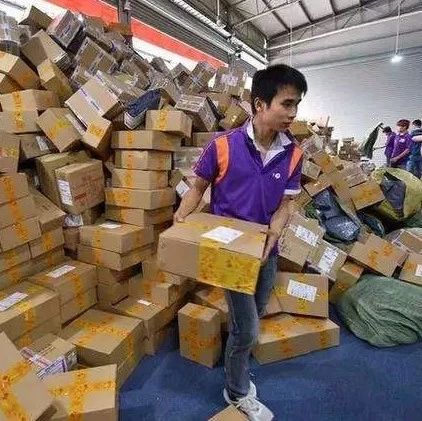 快遞新政頻發(fā) 惠及千萬(wàn)“快遞小哥”