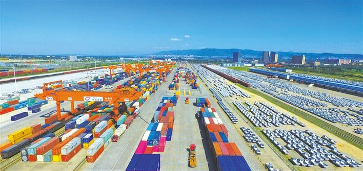 航拍西安铁路集装箱中心站