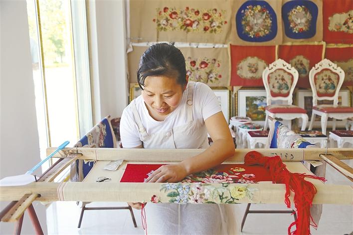 三秦新风貌| 指尖上的致富路