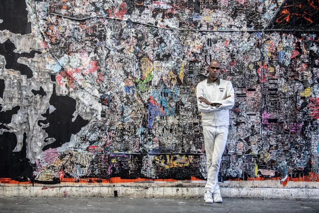 受尽歧视的底层天才：30岁念大学，作品一年卖出3.3亿