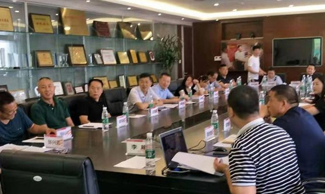 西安10个小区业委会对话物业 停车难问题咋解决？