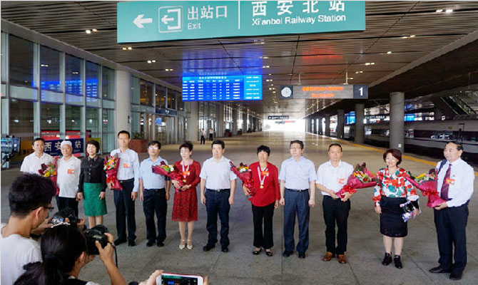 陕西省全国道德模范及提名奖获得者从京归来