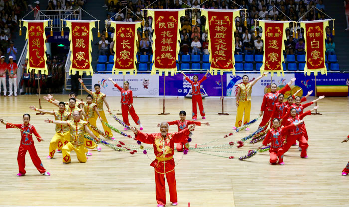 八旬“绳王”胡安民：祖孙三代同场展“绳技”