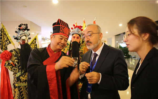 西安与柬埔寨暹粒市签订友好城市关系意向书