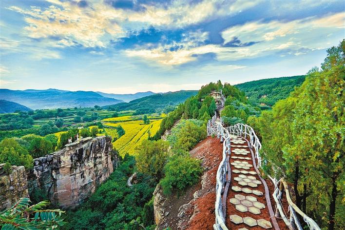 香山红叶层林染 漆沮两岸添锦绣